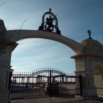 Главные ворота в монастырь